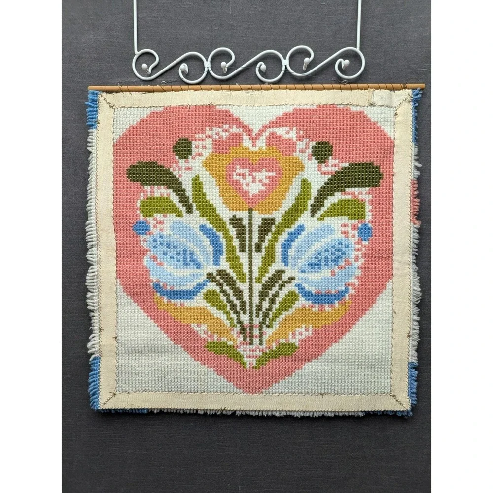 Vtg Latch Hook Rug Wall Hanging Handmade Pennsylvania Dutch Hex Floral Heart 26